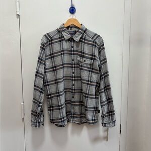 Patagonia Gray and Blue Plaid Flannel Men's Button Down Shirt